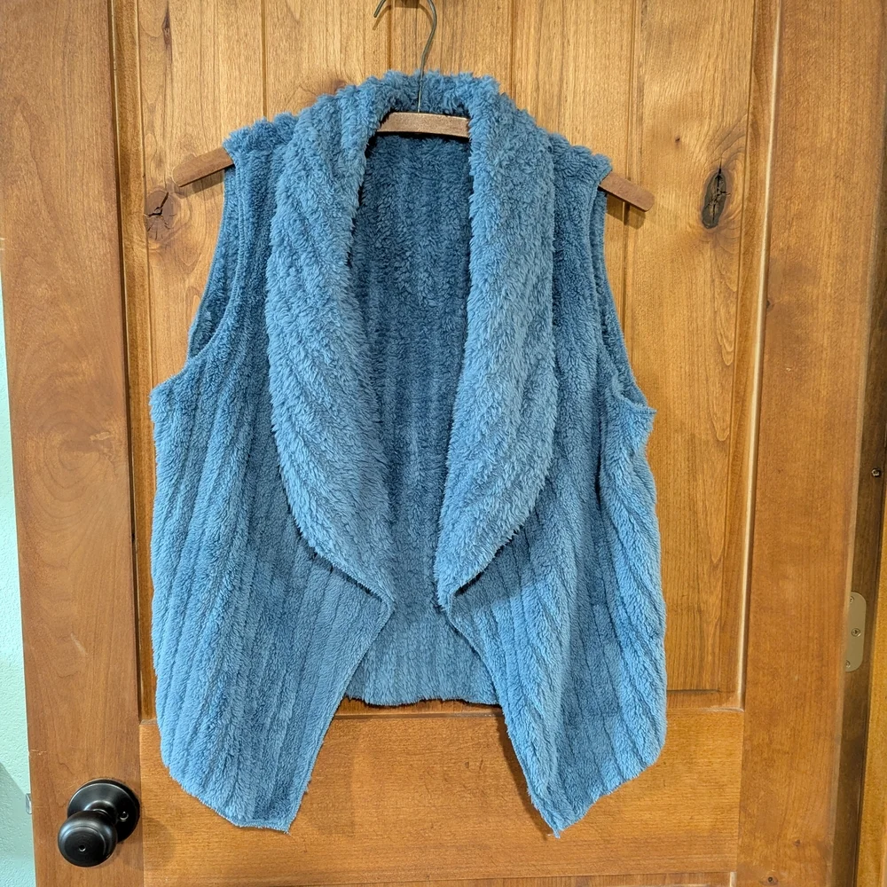 Blue Faux Fur Vest‎